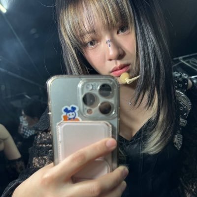 cinnmonrlll's profile picture. diary of a bisexual vietnamese who is struggling in pharmacy school :D