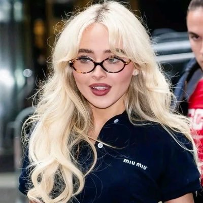 lovrazs's profile picture. 