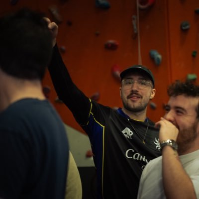 hugkorosen's profile picture. FGC Enjoyer and Graphic designer work with @Caldyaesport, ex-eYa and more ///. Demande Pro urakaba.studio@gmail.com