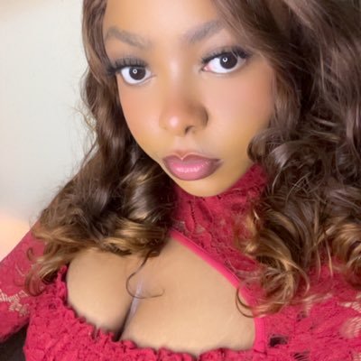 roses_on_mars's profile picture. who is she? and why is she so hot?😮 ||content girlie @thecondia