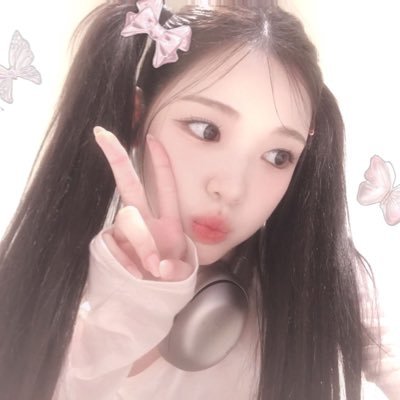 Yuhai's profile picture. Fable of the Larkborne Heiress, Glass Garden. @nymph2h 2007: She, gliding o’er clovered corridors, perfumed in spell and smile, spun of royal spring.