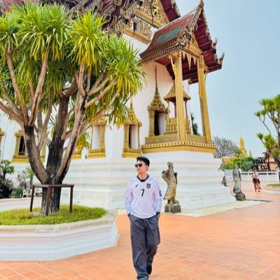 frontofmakmum's profile picture. 