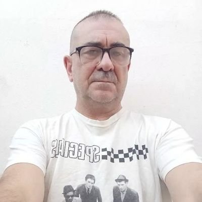 willyrivitti's profile picture. Productor de TV,Guionista,Gallina y Punkrocker.