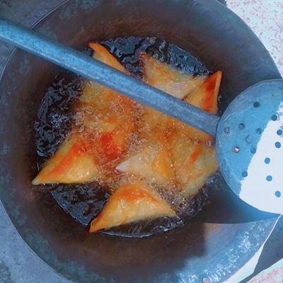 SallyChege6's profile picture. Everything samosa. Homemade taste, street-food flair.(Beef, Ndengu, viazi, chicken spring rolls) | Quick Bites 🏃‍♂️ | Local Delivery 🛵. 0710289450.