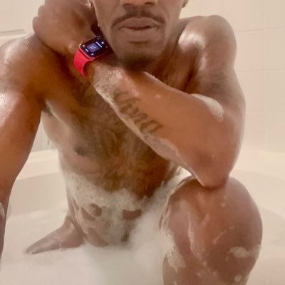 ChocolateWitaK's profile picture. SLIM • VERS • 🍫 • ♍️ • WHEN 🫵🏾 KNOW 🫵🏾 KNOW, BUT DO 🫵🏾 KNOW? #SuckSumDickSunday