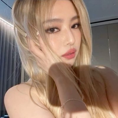 yezzrae's profile picture. 