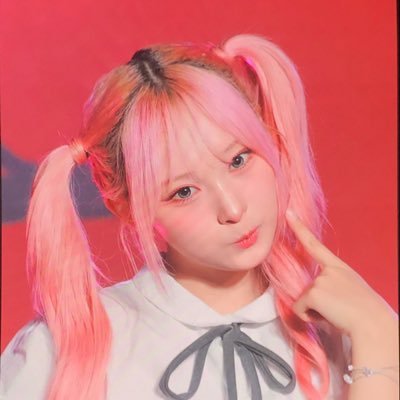 danielleified's profile picture. CHOWON FINGER HEART FINGER HEART DO IT