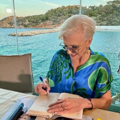 maye46464735's profile picture. Bestselling International Author of A Woman Makes A Plan📖Doctor of Dietetics 👩‍🎓Supermodel😉 💃#ItsGreatToBe77