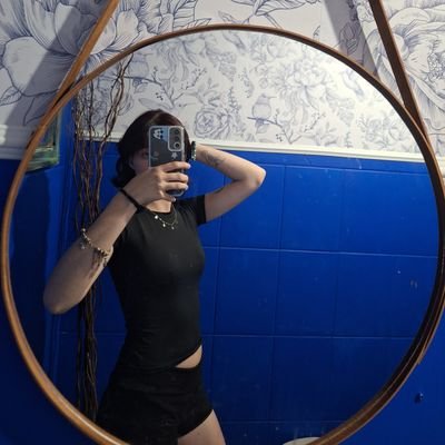 veronicabigshoe's profile picture. esnupi