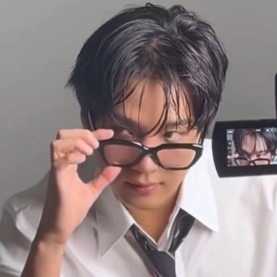 venturedroses's profile picture. 