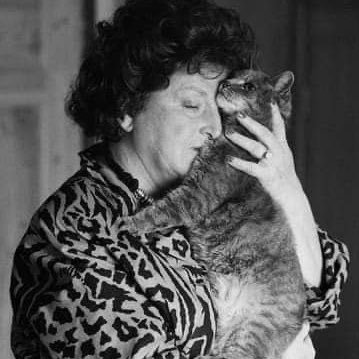 AwadLookglamor's profile picture. 