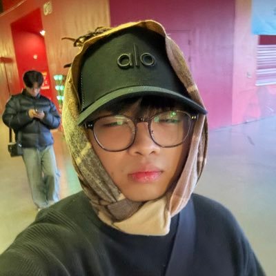 h2wooff1cial's profile picture. 
