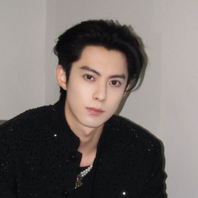 wghedice's profile picture. pretty and elegant is out! 

dylan wang parody.