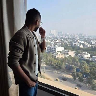 _vologue's profile picture. Engineer by day, pianist by day also.

My first composition is out. It's not much but I hope you listen to it while working 👉👈