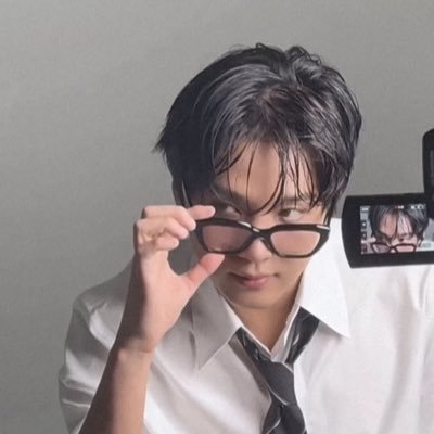 lhcsol0ist's profile picture. 