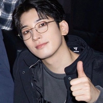 thecloudscript's profile picture. “Priscila, there’s something on your shoes!”