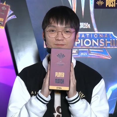 pipraewwa_xix's profile picture. | 𝒩ℰ𝒩ℰ 🌙 | ℒ𝒜𝒵1 🖤💙 | ℬ𝒜𝒞𝒪𝒩 𝒯ℐℳℰ 🥓 | 𝒮ℰ𝒱ℰ𝒩𝒯ℰℰ𝒩 💎 | ℬ𝒯𝒮 💜 | ℬ𝒰𝒮 ✨ | แอคนี้เอาไว้ตามทุกเรื่องที่อยากจะตาม