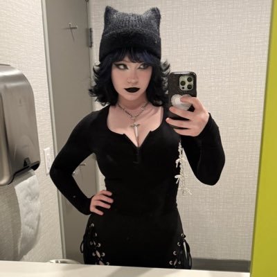 NivNixxi's profile picture. use code “nixxi” for 10% off @gamersupps ✨ Gamer ✨throne: https://t.co/XMAyK813HS 🎁