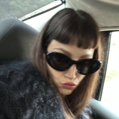 zloconistakazna's profile picture. ♈️♑️♊️Nisam savrsena, savrseno je ionako dosadno. Vila Ravijojla Nepogresiva i od Boga data. Jedina jedna do neba razmazena.