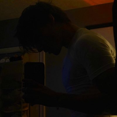 whitetoesfan's profile picture. internet boyfriend                        https://t.co/XyI453MfJE