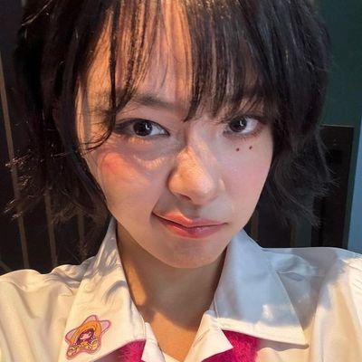 guerherilla's profile picture. i'm the prettiest bouquet of dying flowers you'll ever see.