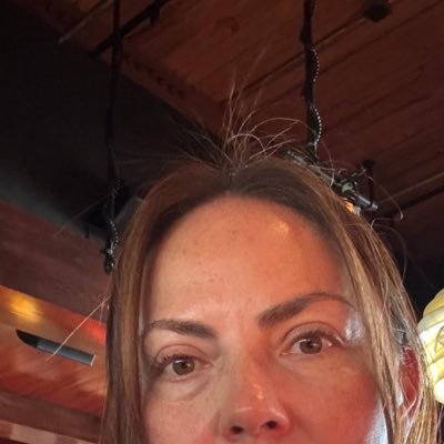 Analuvargas10's profile picture. 