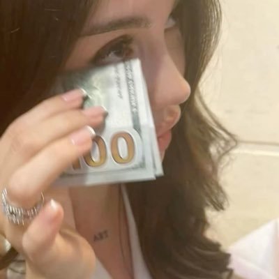 meuheus183204's profile picture. 