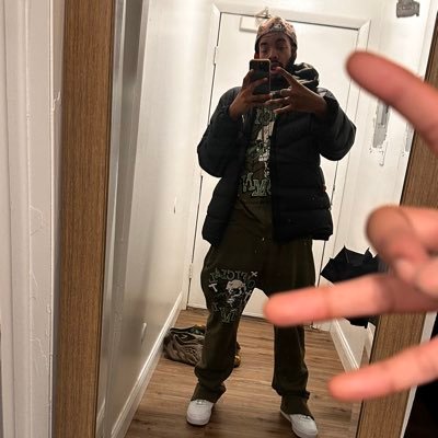 playboyronnn's profile picture. chase dreams not clout🧎🏽