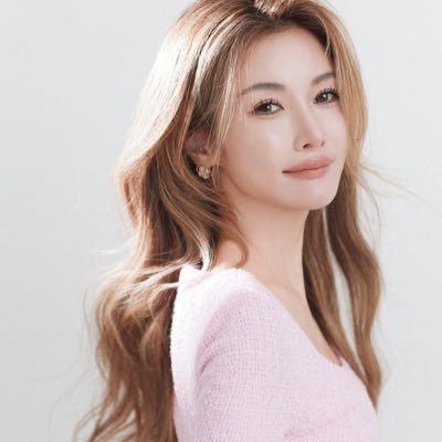 ayano_fukuoji's profile picture. 📍Tokyo🎨🌈Hawaii🏄‍♀️🌺 tinkpink JAPAN🎀/Mom of two👦🏻👧🏻/Museum curator🖼️