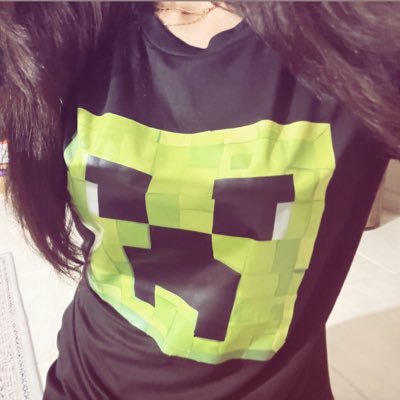 queenrmra's profile picture. 🍓