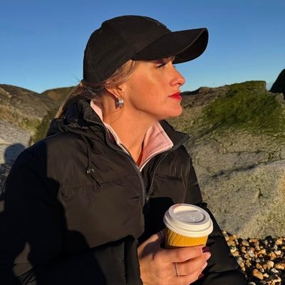 MrsF202's profile picture. Happiest outside 🌳🥾• Sunrise/set chaser 🌅• Often found at a beach 🌊• CPFC 🦅❤️💙• Capturing memories one snap at a time 📸