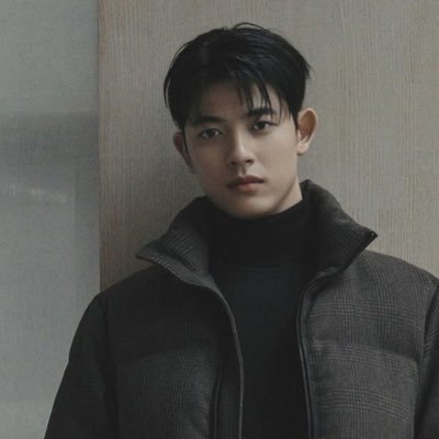 soldomon's profile picture. 패러디, 1999: A 𝓑rewist 𝓒ourtier who acts among 𝓜ignons in 𝓗yora’s light, 𝑳𝑶𝑴𝑶𝑵.