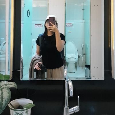 fuckmefriendd's profile picture. 