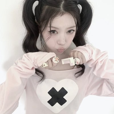 fawnieva's profile picture. 𝜗𝜚 minor ♱ ꒰ doll girl ꒱