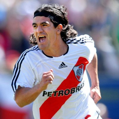 2EB1TA's profile picture. Hincha del CARP: Por el juego, por la ganas y por el orgullo de tener una banda roja que nos cruza el alma. ⚪🔴⚪🚬