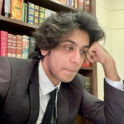 aestheticshak's profile picture. 🇵🇰 | LLB | I exist factually