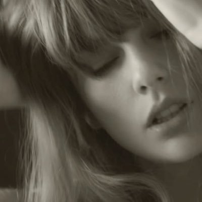 idontmust's profile picture. la vida se disfruta más, si en tu playlist esta Taylor Swift. 🍂