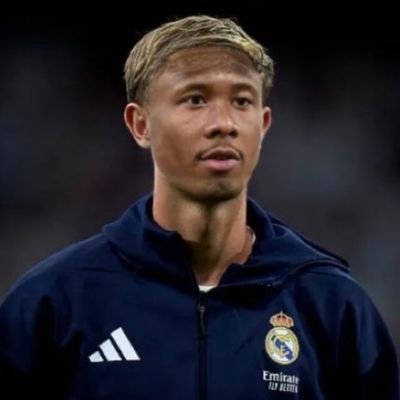 Zurdoconclase's profile picture. Balones al '10' y que invente.

🎮⚽️🧠