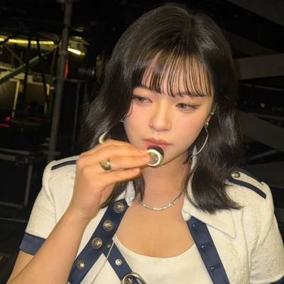 Yoopams9's profile picture. 24/7 thinking about Yoo Jeongyeon.