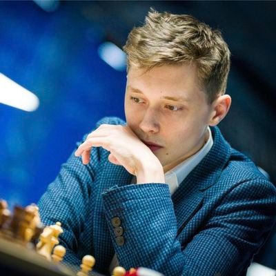 triphosia61's profile picture. gülünce kısılan gözlerini