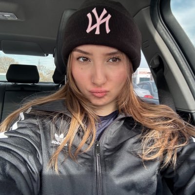 meloxy7's profile picture. 멜리사 | dark cover for @lezavlr 👾