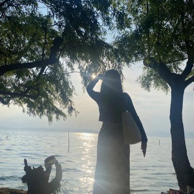 fskbvjkl's profile picture. ノルウェーのフィヨルドで最も美しい日の出を見、スペインの街角で友達と一緒に笑いました。投資家として、市場の「日の出」の下で自分だけの新たなチャンスを探し続けています。