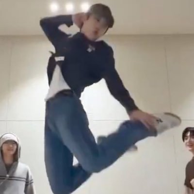 kannayumm's profile picture. Dark circled, spine of steel wrapped in silk. |multi | Gw