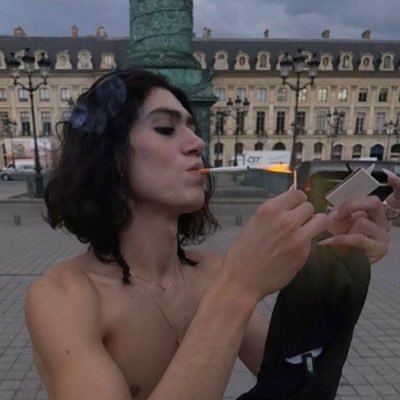 isellthetruth's profile picture. Je parle que d’histoire et de cinéma