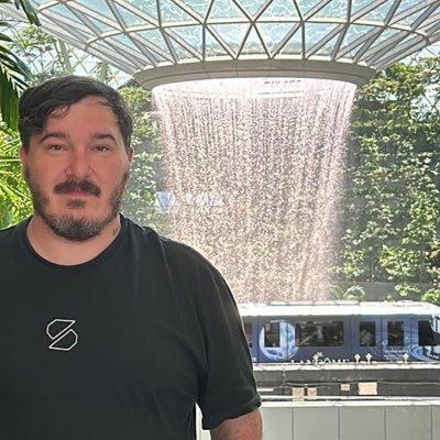 fluknowsbest's profile picture. 