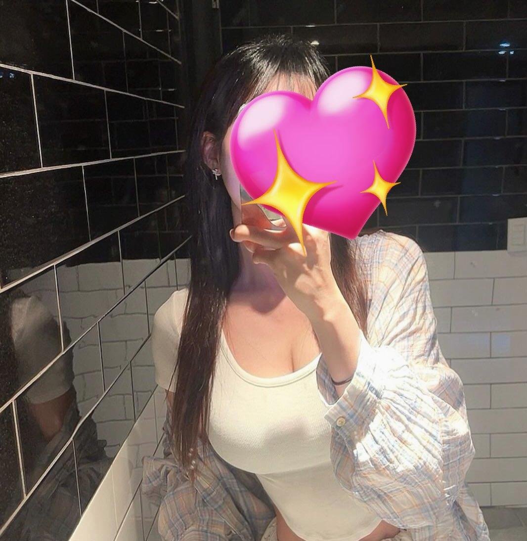 HarlowHarw35422's profile picture. 清楚に見えるちょっとえ♡なお姉さん|面白い性格らしい|関西人|会社にバレたらすぐ消します|通知オンにしてお待ちくださいませ