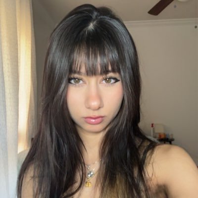 vaperipper15's profile picture. I play valorant