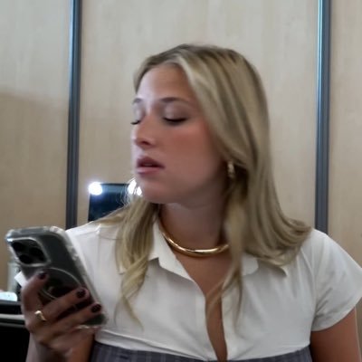 tatelater's profile picture. le compte privé de la députée de l’UN📚🎓