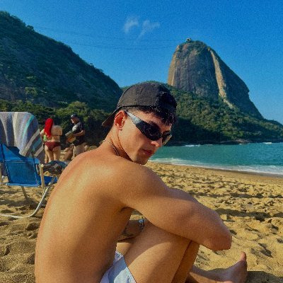 cryjuni's profile picture. @ladygaga @vascodagama