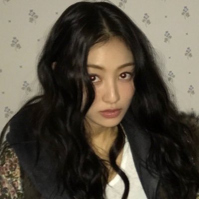 jihyoschae's profile picture. jihyo has my number.. she checks up on me